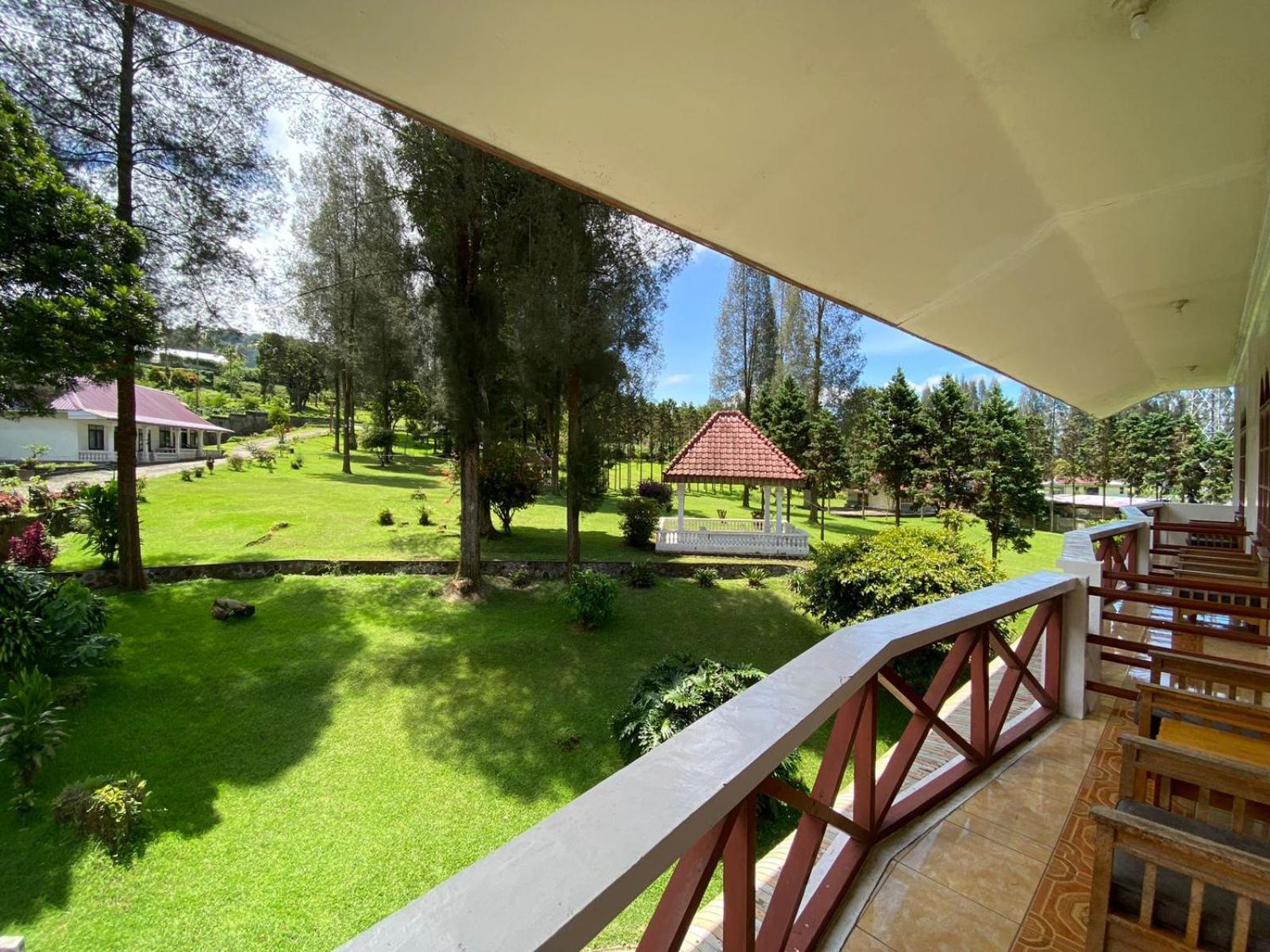 Sibayak Multinational Rest House Берастагі Екстер'єр фото